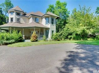 347 N Country Rd, East Setauket, NY 11733