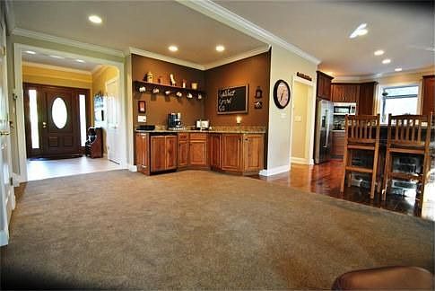 3rd image of 5449 Hollyridge Ct