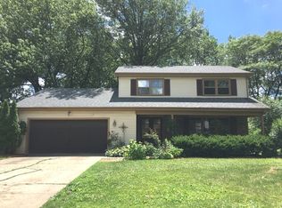 918 Shabbona Trl, Batavia, IL 60510
