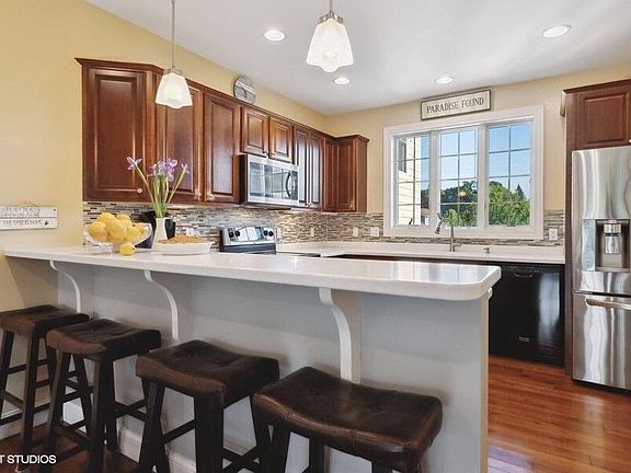 2nd image of 11 Diamond Point Ln #6