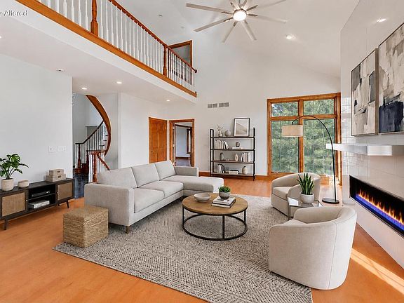 3rd image of W4744 Briar DRIVE