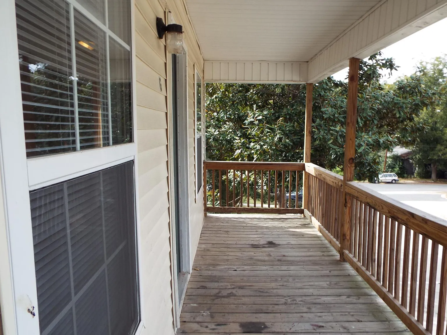 3 bed, 862 sqft, $950 — Photo 2