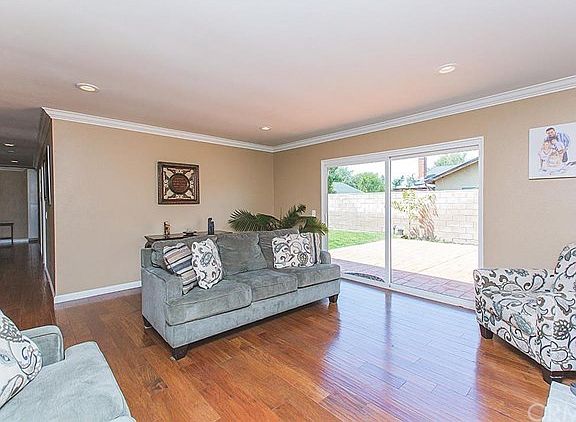 2nd image of 233 E Banyan St