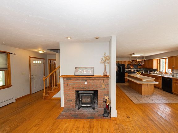 3rd image of 152 Pierce Rd