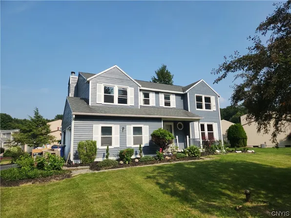 601 Mallard Dr, Camillus, NY 13031