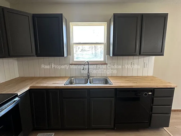 1450 N Green St — Photo 9