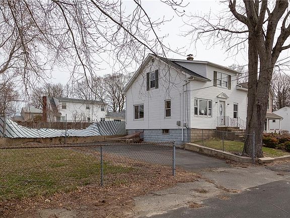 5th image of 18 Calumet Ave