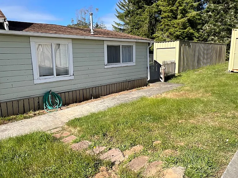 2421 Central Ave — Photo 2