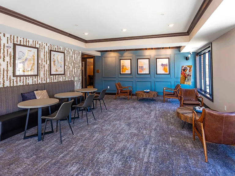 Pinnacle Work Lounge