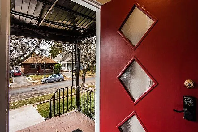 2 bed, 920 sqft, $1,500 — Photo 2