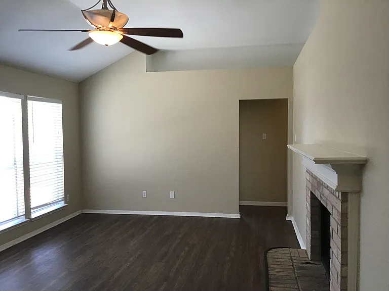 1325 Misty Dr — Photo 7