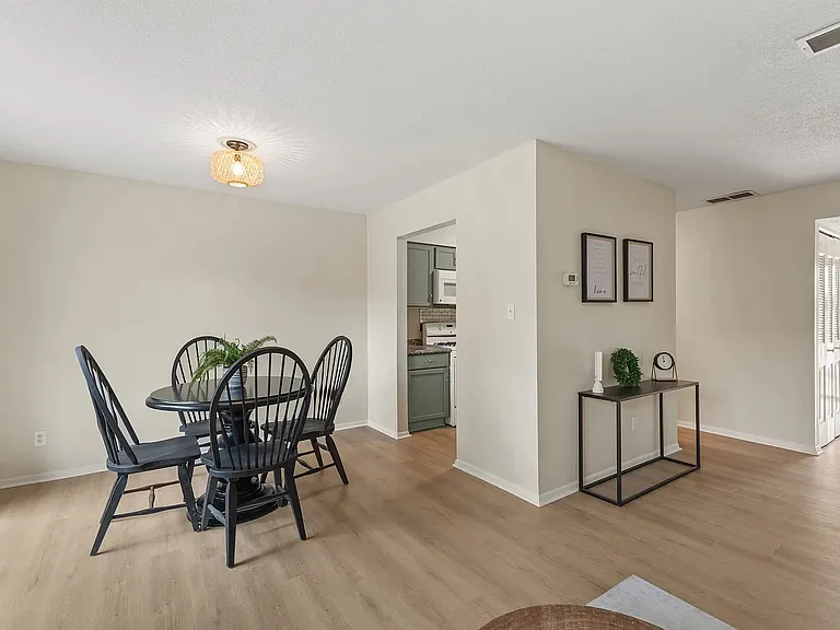 968 Greenwood Trl W — Photo 8
