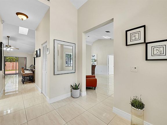 4th image of 62 W Palm Drive