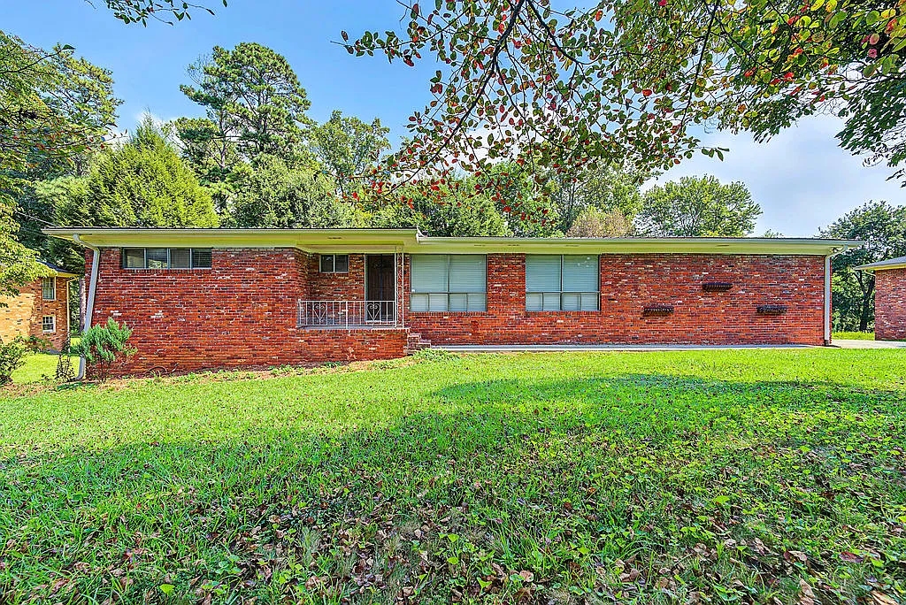 2054 Cason Dr — Photo 1