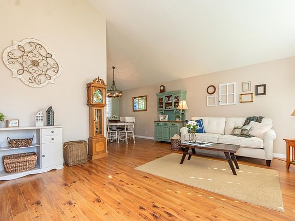 5th image of 9391 Blue Oak Dr