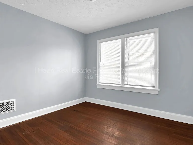 1026 Ellsworth Ave — Photo 16
