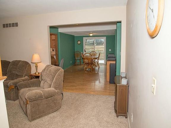 3rd image of 205 W Morse Ave