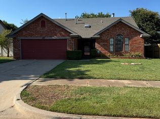1813 SE 16th St, Moore, OK 73160