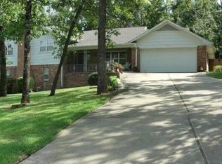 1153 E Oaks Manor Dr, Fayetteville, AR 72703