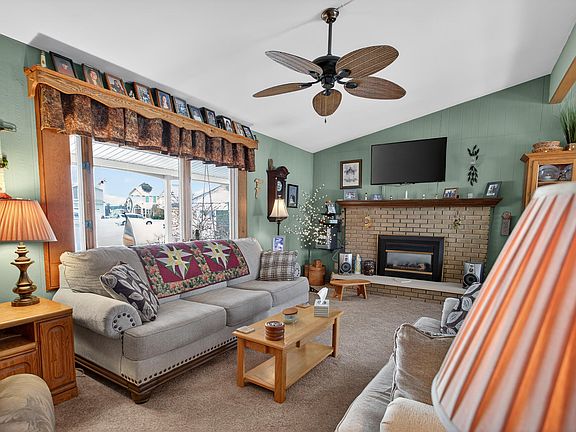 2nd image of 106 Hilltop Ct