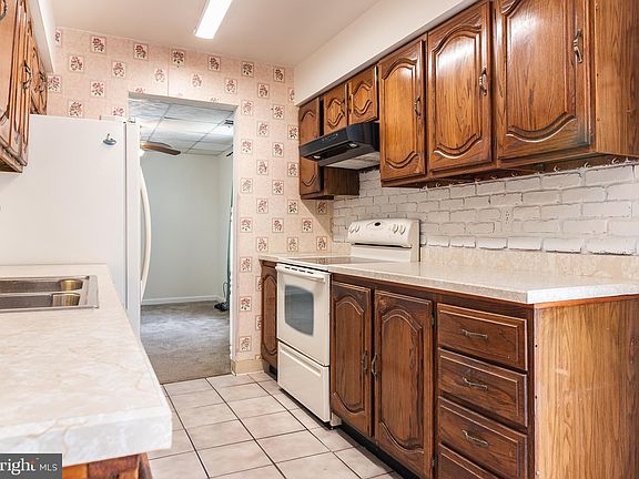 5th image of 14 Lark Meadow Ct