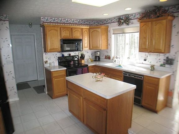 2nd image of 3253 Leeward Cir