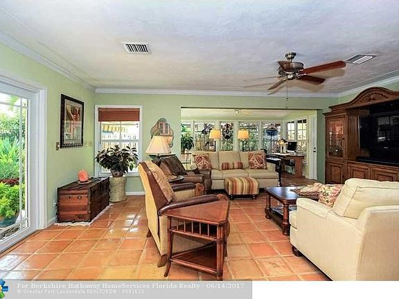 3rd image of 2433 NE 19th Ter