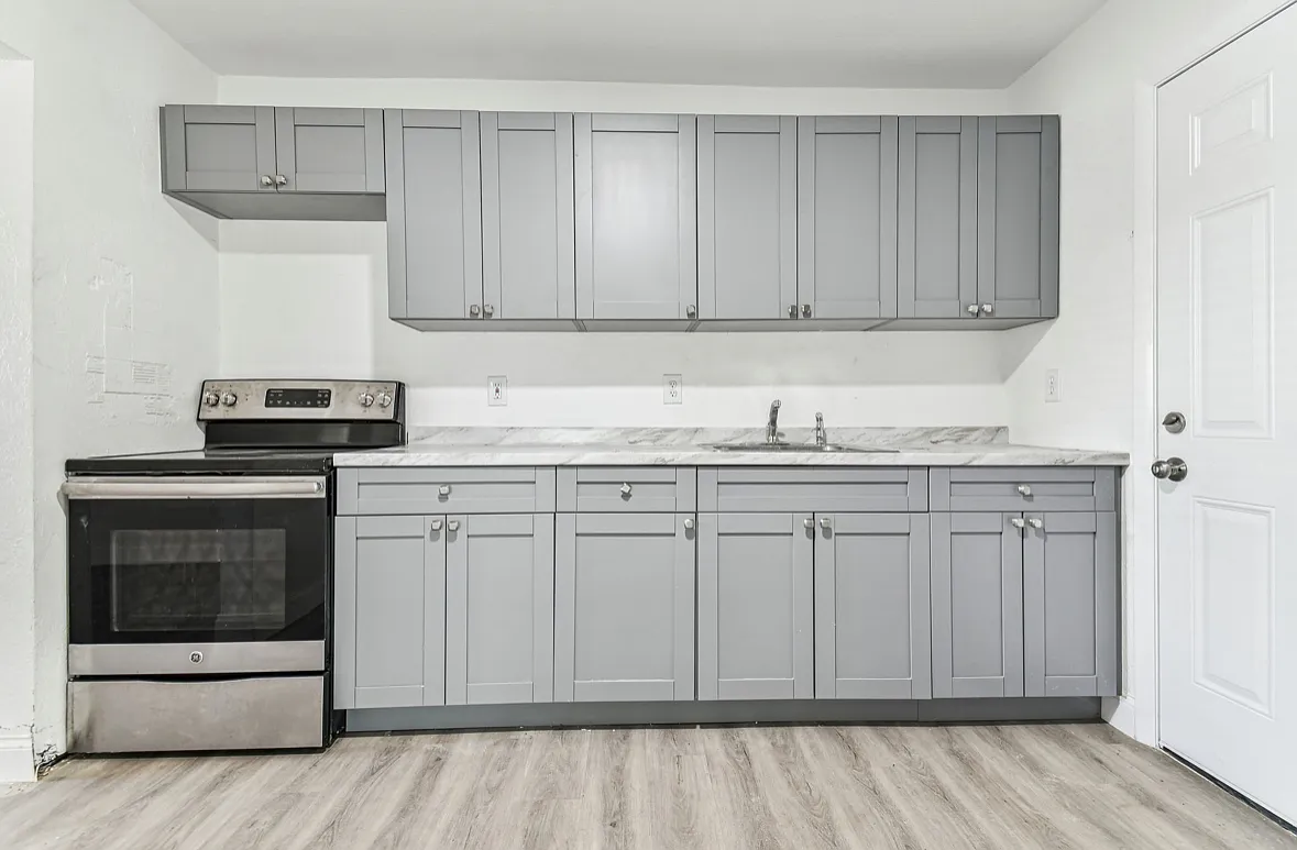 3 bed, 1152 sqft, $2,000 — Photo 3