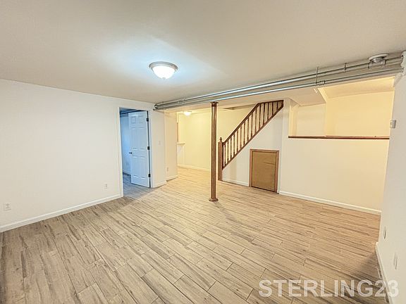 4th image of 3080 43rd St Floor 1