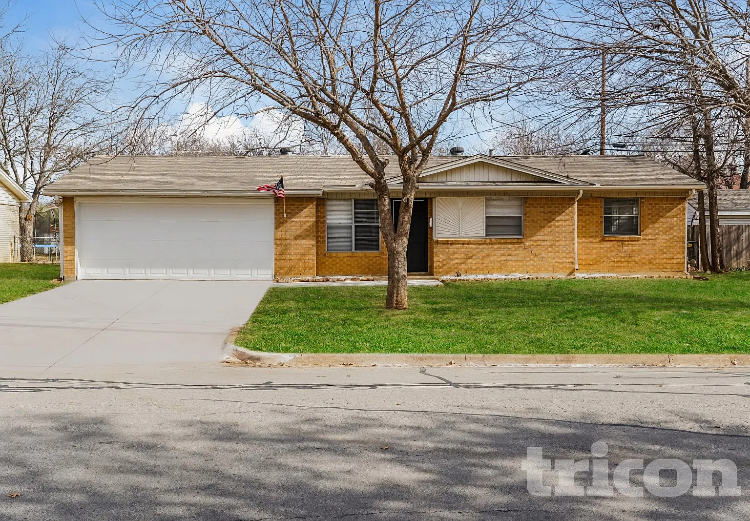 204 NW Jayellen Avenue Burleson TX — Photo 1