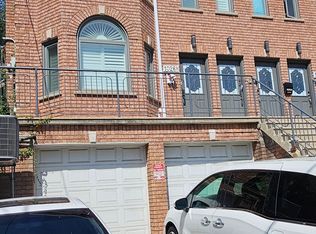 1026 Davenport Rd #B, Toronto, ON M6G2B9
