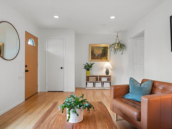 3rd image of 10617 Thomas Ave S
