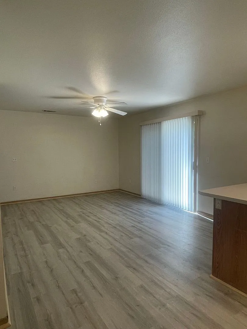 805-807 Cally Court — Photo 3