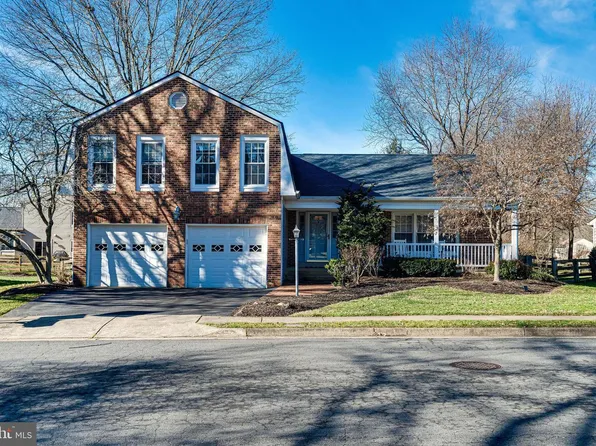 3022 Dower House Dr, Herndon, VA 20171