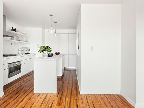 3rd image of 15 Charles St APT 10F