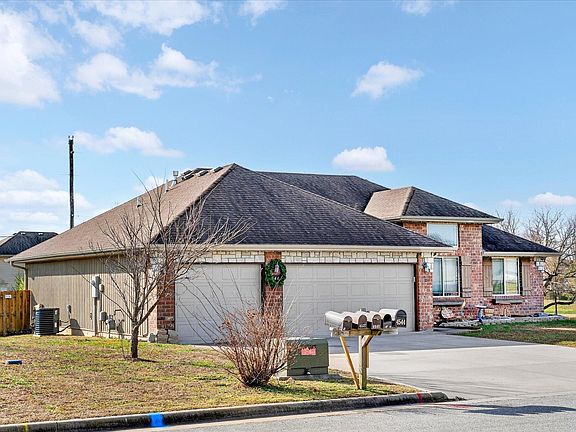 2nd image of 4544 Somerset Drive