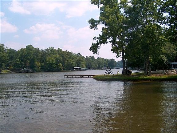 3rd image of 105 Blue Branch Dr