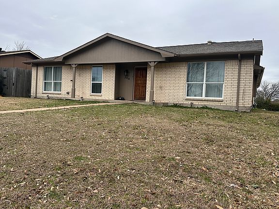 3rd image of 3014 Meadow Park Dr