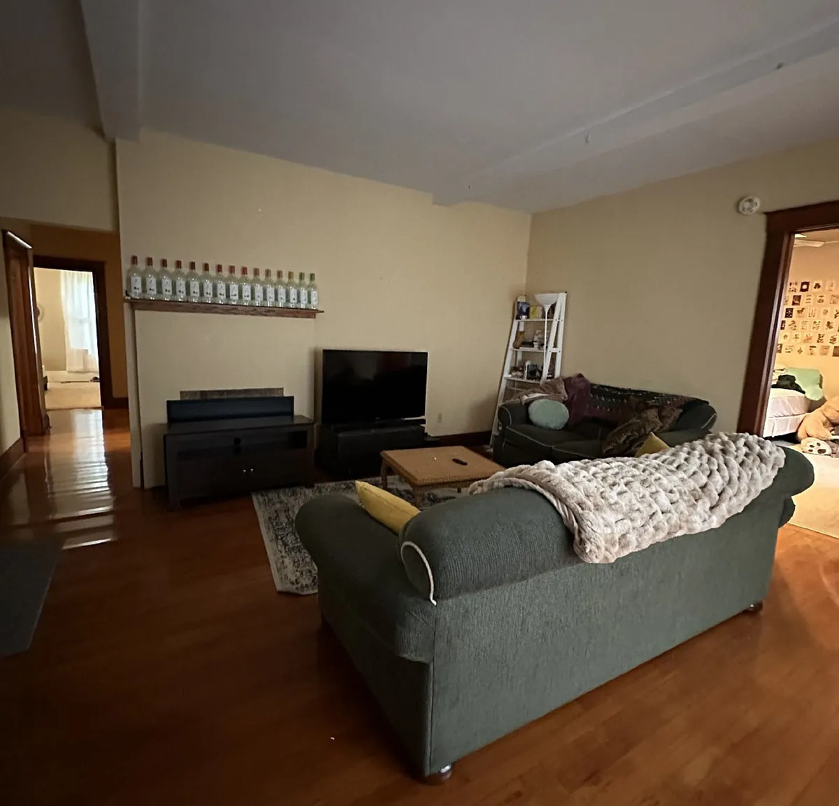 3 bed, 1.0 bath, $485 — Photo 3