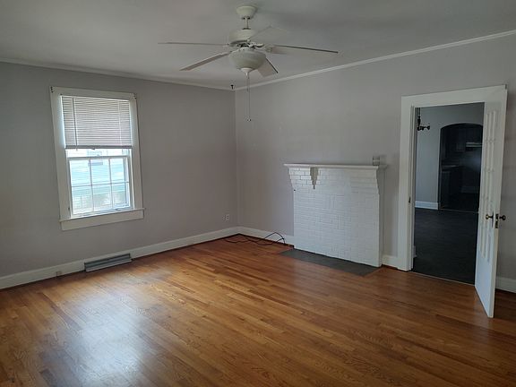 3rd image of 22 4th Ave