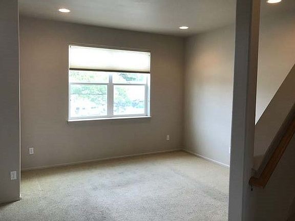 5th image of 179 Laurel St APT 3