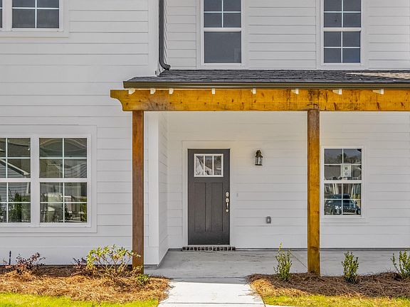 3rd image of 243 Ridge Blvd