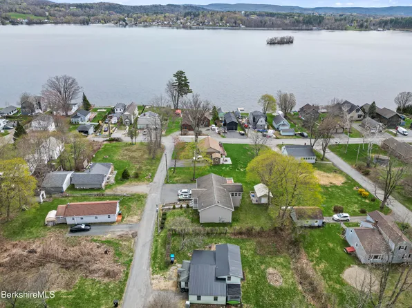 11 Bena St, Lanesborough, MA 01237