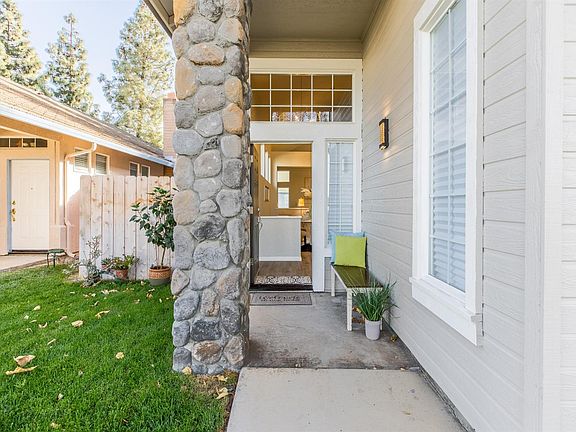 4th image of 142 Wawona St