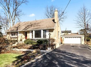 892 Bemis Rd, Glen Ellyn, IL 60137