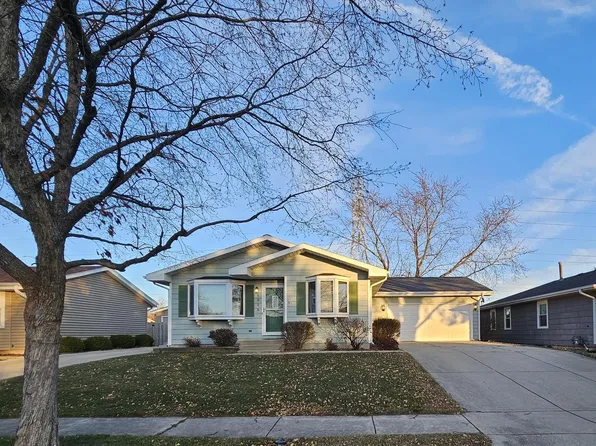 6815 56th Ct, Kenosha, WI 53142