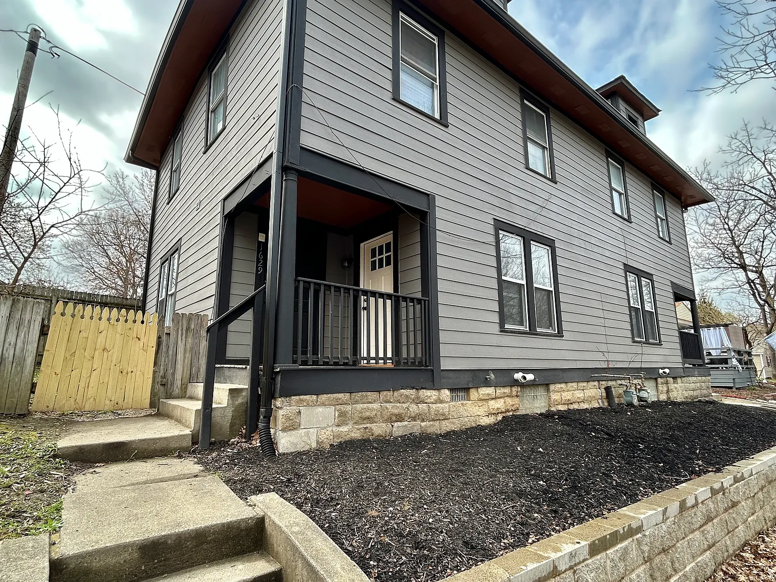 3 bed, 1200 sqft, $1,895 — Photo 1