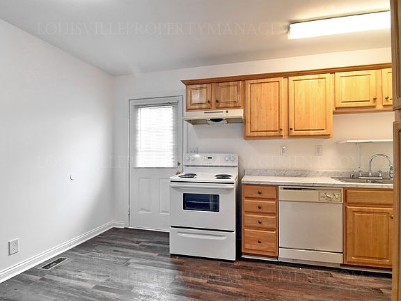 3rd image of 752 Marian Village Dr