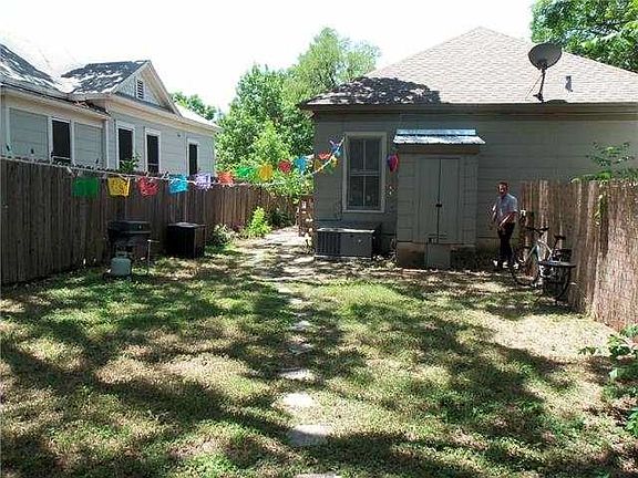 2nd image of 612 W 31st 1/2 St #B