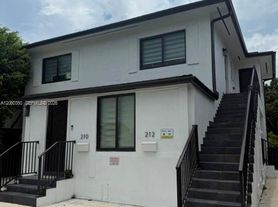 210 Beacom Blvd, Miami, FL